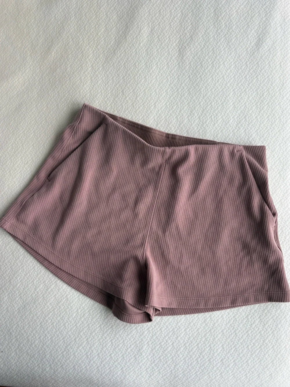 Lululemon - Women's Ribbed Mauve Shorts - Casual Everyday